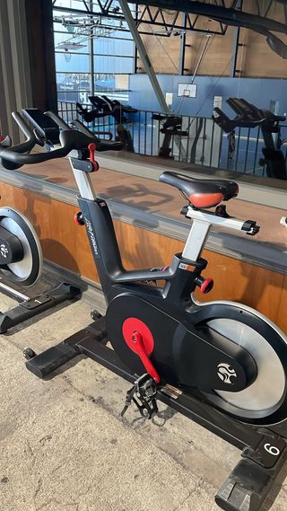 Bicicleta Spinning Life Fitness IC6