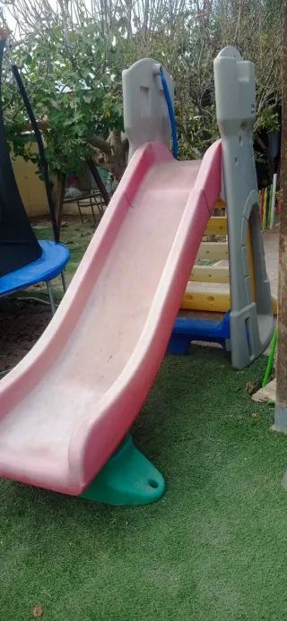 Tobogán infantil y balancín