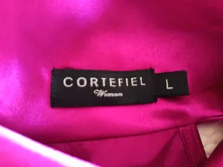 Top de raso fucsia, cuello halter.