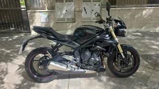 Triumph Street Triple 2015 Negra