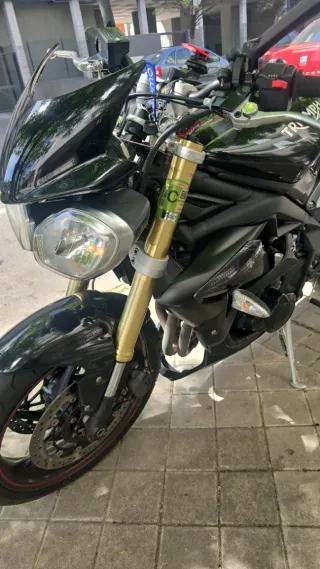 Triumph Street Triple 2015 Negra
