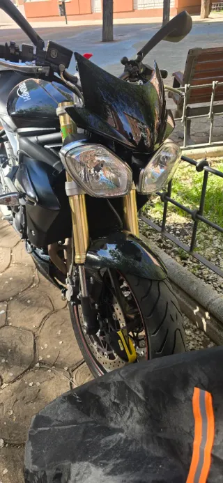 Triumph Street Triple 2015 Negra
