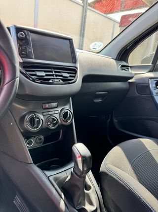 Peugeot 208 2019 (SOLO 52.000 km REALES)