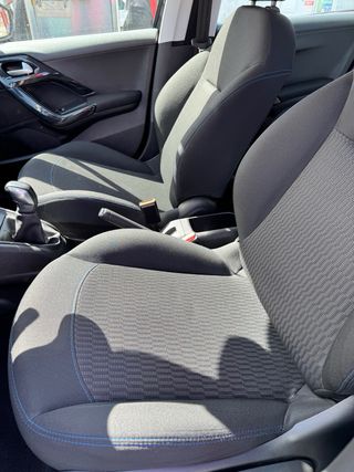 Peugeot 208 2019 (SOLO 52.000 km REALES)