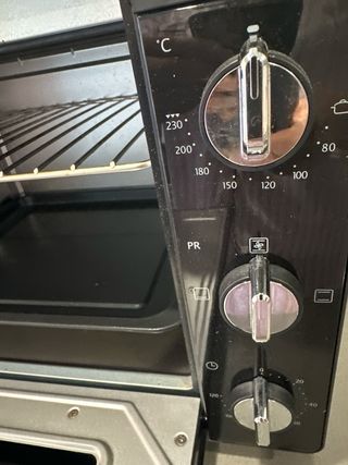 Horno DeLonghi Negro