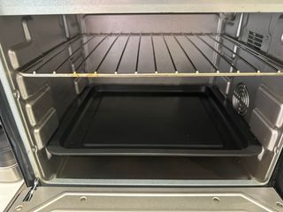 Horno DeLonghi Negro