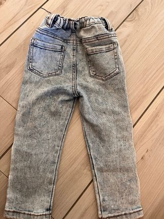 Jeans bimba con fiocchi rosa