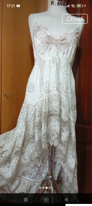 MiniAbito con strascico lungo pizzo floreale