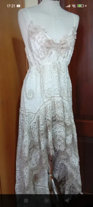 MiniAbito con strascico lungo pizzo floreale