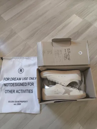 Golden Goose Sneakers Blancas y Plateadas