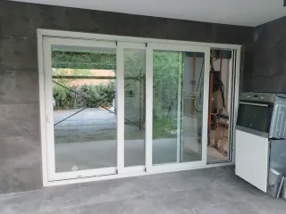 Corredera elevable triple cristal