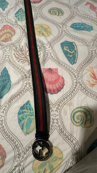 Cinturón Gucci GG con banda verde y roja
