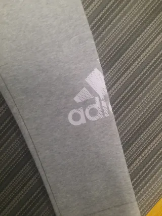 Pantalón Adidas gris chico Talla XS