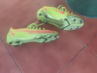 Botas de fútbol Nike Mercurial. Talla 37,5