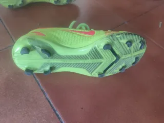 Botas de fútbol Nike Mercurial. Talla 37,5