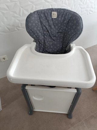 Trona bebé gris y blanca + regalo alzador
