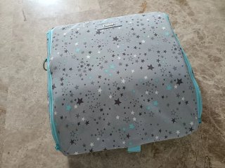 Trona bebé gris y blanca + regalo alzador