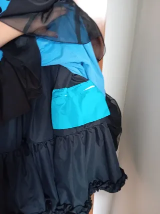 Traje de flamenca azul con lunares negros