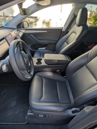 Tesla Model Y 2024