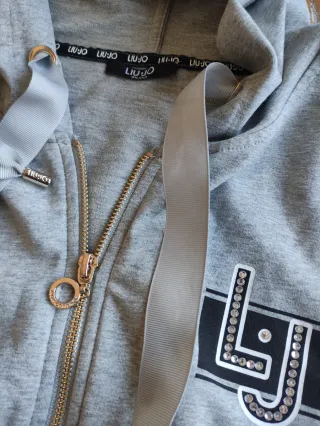 Sudadera Liu Jo gris con cremallera