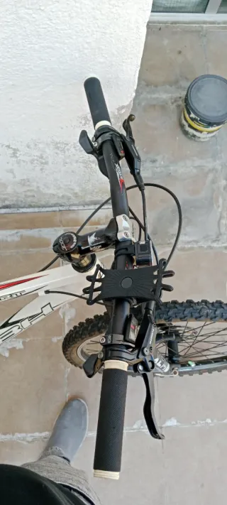 Bicicleta de Montaña BH Blanca