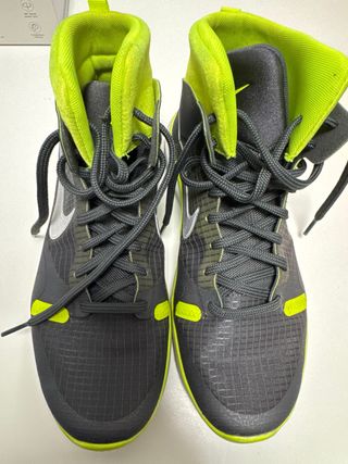 Zapatillas Nike grises y verdes
