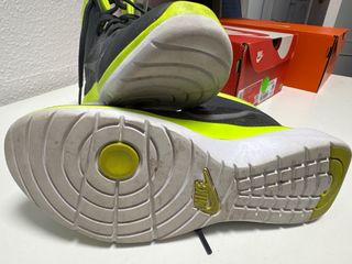 Zapatillas Nike grises y verdes