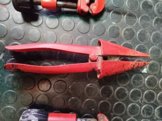 Herramientas fontanero: cortatubos