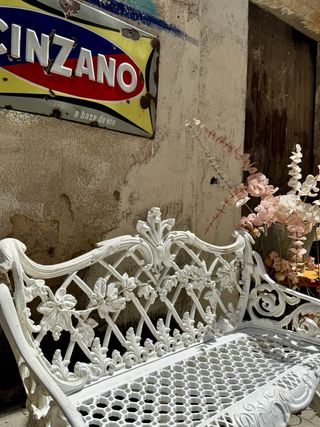 Banco vintage de fundición blanco