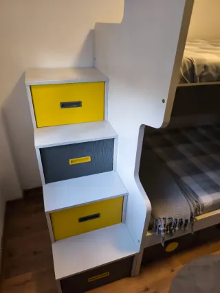 Dormitorio juvenil blanco y amarillo
