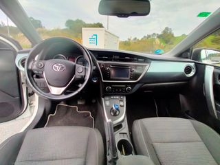 Toyota Auris Hybrid Touring Sports 2014