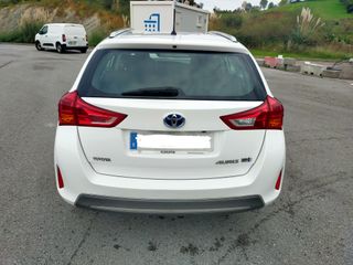 Toyota Auris Hybrid Touring Sports 2014