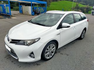 Toyota Auris Hybrid Touring Sports 2014