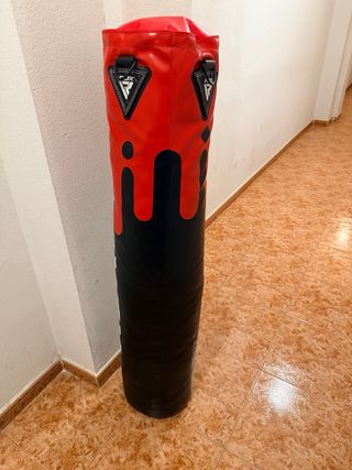 Saco de boxeo RDX rojo y negro con soporte