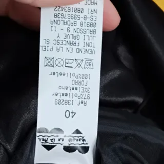 Vestido negro con flores rojas