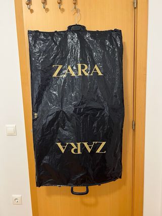 Traje negro Zara