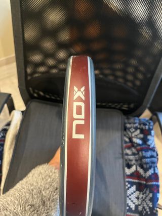 Pala pádel Nox AT12K 2025