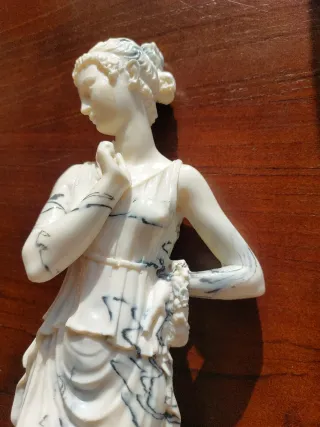 Estatua de mármol mujer clásica