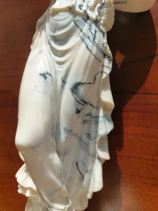 Estatua de mármol mujer clásica