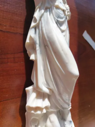 Estatua de mármol mujer clásica