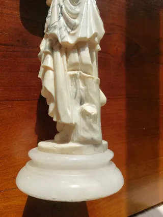 Estatua de mármol mujer clásica