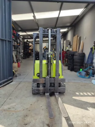 Carretilla elevadora Clark eléctrica