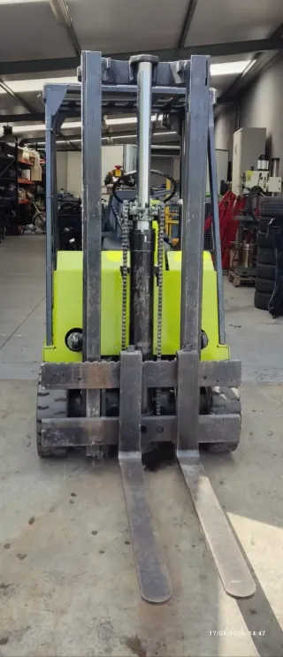 Carretilla elevadora Clark eléctrica