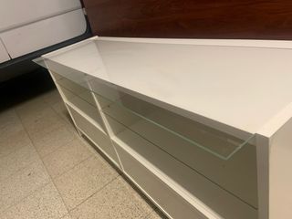 Mueble TV blanco con cristal