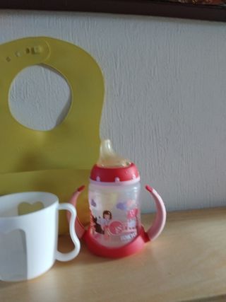 Lote bebé:  Vasos y Babero
