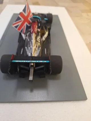 Spark Mercedes AMG F1 W12 1:18 Lewis Hamilton