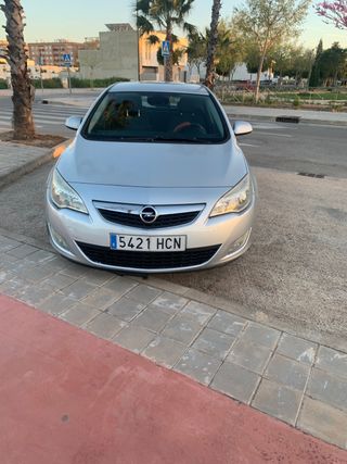 Opel Astra 2011