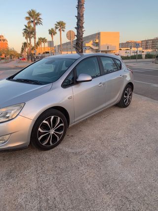 Opel Astra 2011