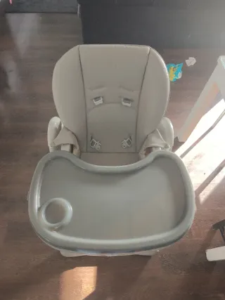 Silla de bebé alta gris de Kinder Kraft High chair