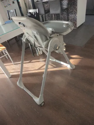 Silla de bebé alta gris de Kinder Kraft High chair